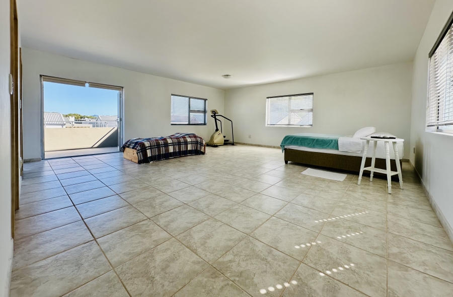 5 Bedroom Property for Sale in Vermont Western Cape